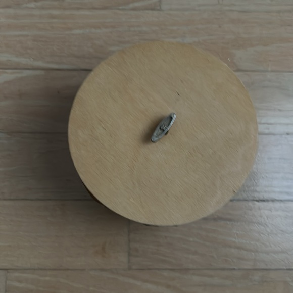 Peterboro Basket Co. 5" Lidded Music Box God Bless America - Picture 2 of 3